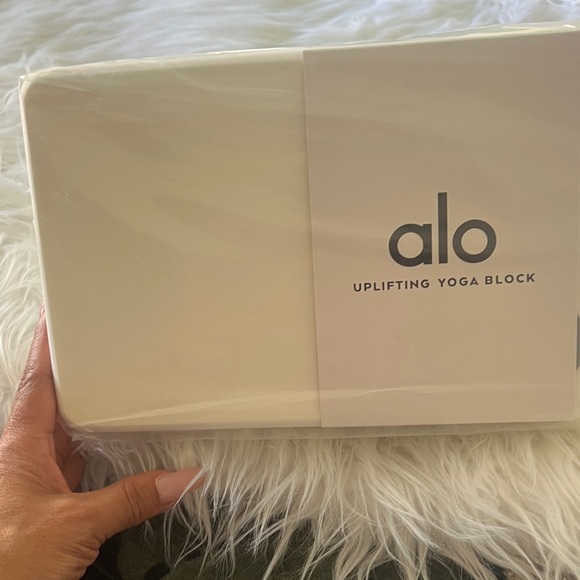 ALO Yoga Uplifting Block in Cream - Picture 6 of 6